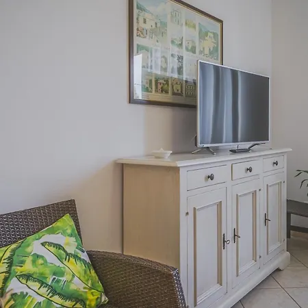 Ariel Vicino La Spiaggia Di Straccoligno *