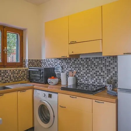 Ariel Vicino La Spiaggia Di Straccoligno *