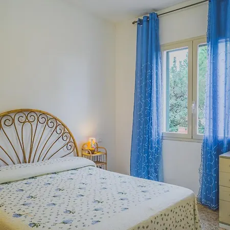 Ariel Vicino La Spiaggia Di Straccoligno *