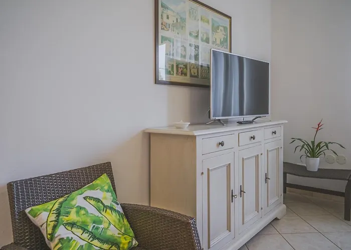 Ariel Vicino La Spiaggia Di Straccoligno *